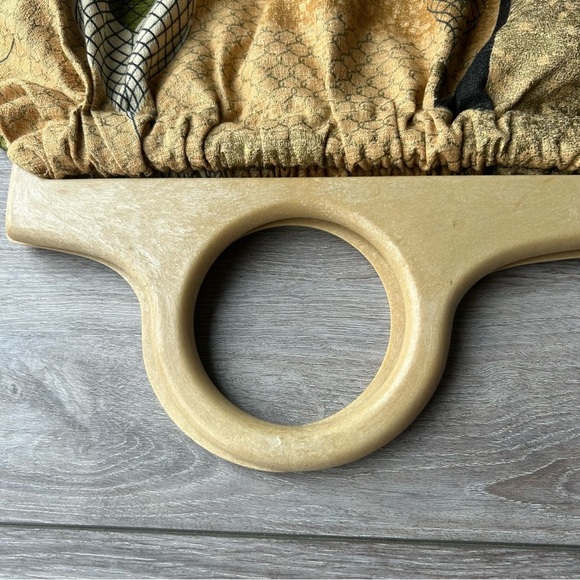 Elegant Beige Patterned Handbag - Picture 4 of 10